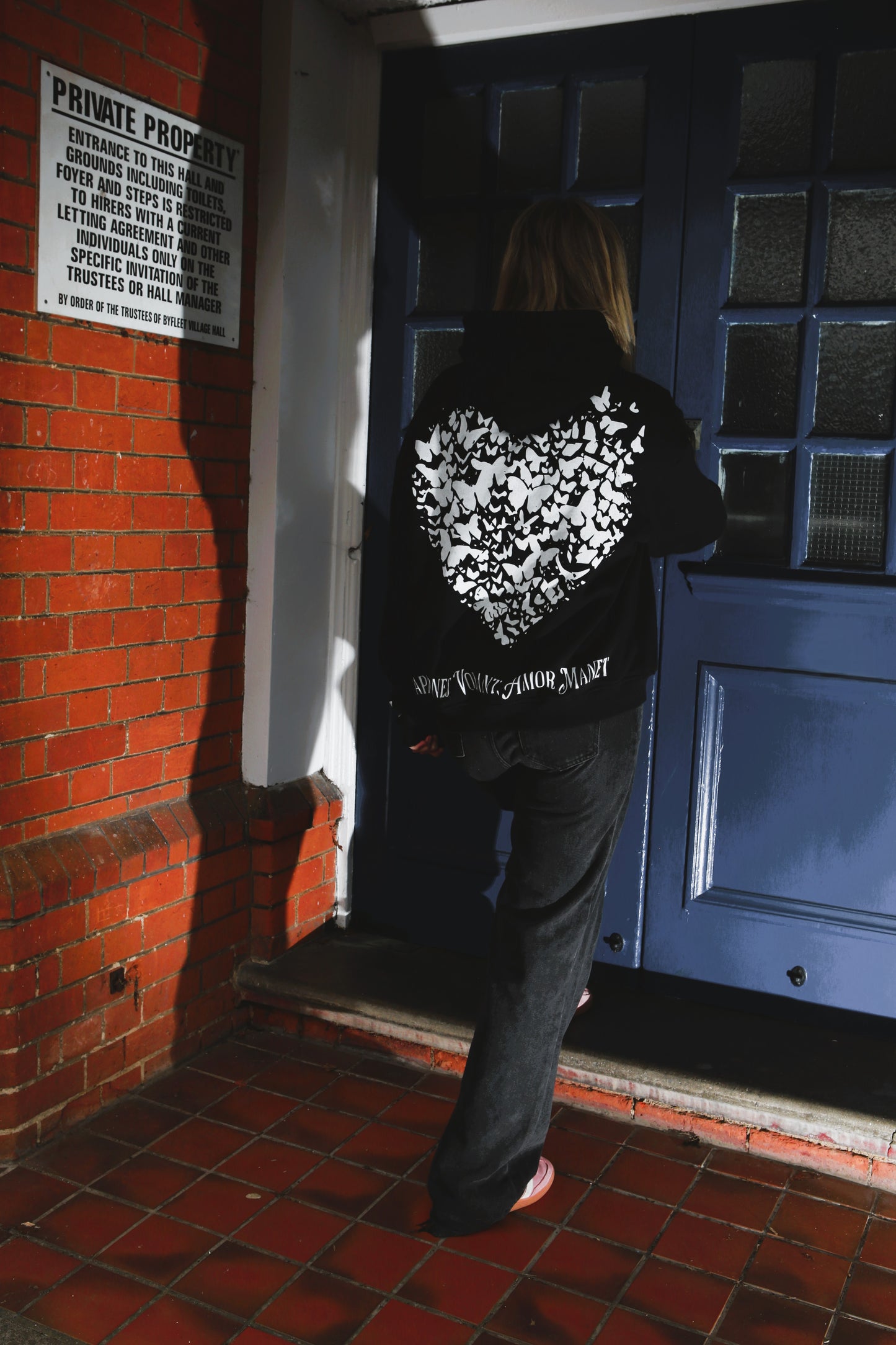 Serado Unisex "Butterflies fly , Love remains"(Papiliones Volant , Amor Manet“ ) Hoodie